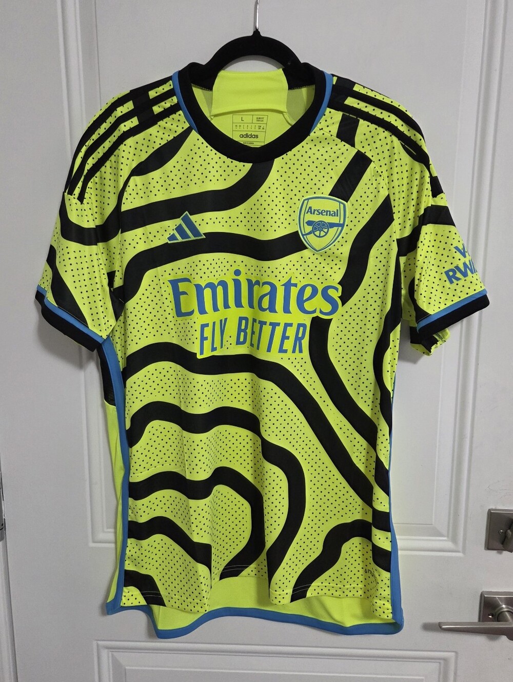 NWT - Arsenal 23/24 Away Jersey - Men Size M, L/Women Size L, XL